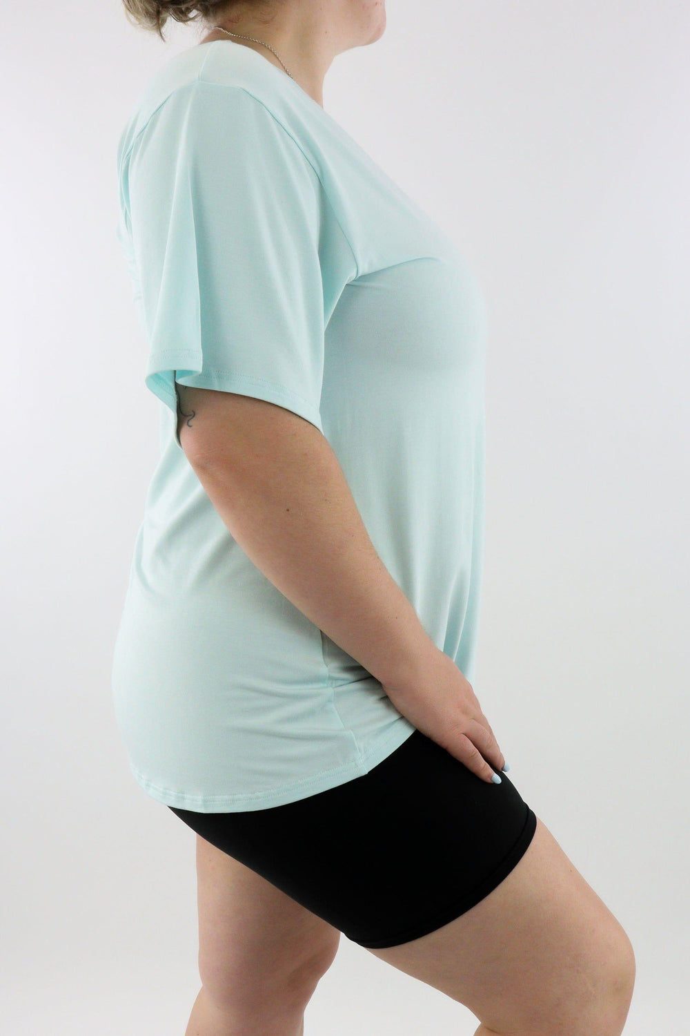 Aqua Green - T-shirt - V-neck - Long - Wide Sleeve -