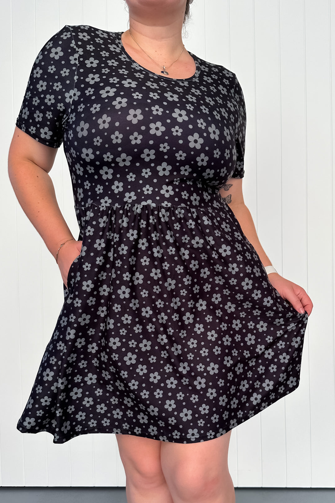 Black Daisy Confetti - Mini Dress - Short Sleeve - Pockets