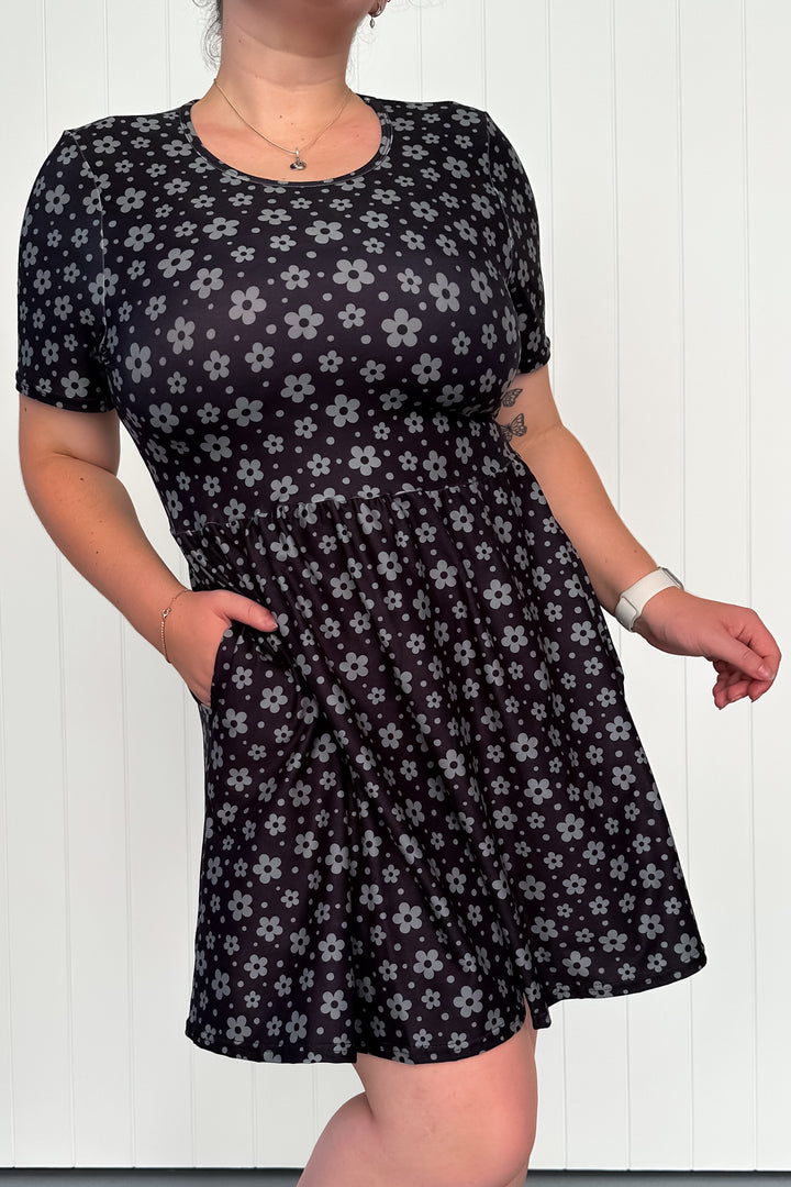 Black Daisy Confetti - Mini Dress - Short Sleeve - Pockets