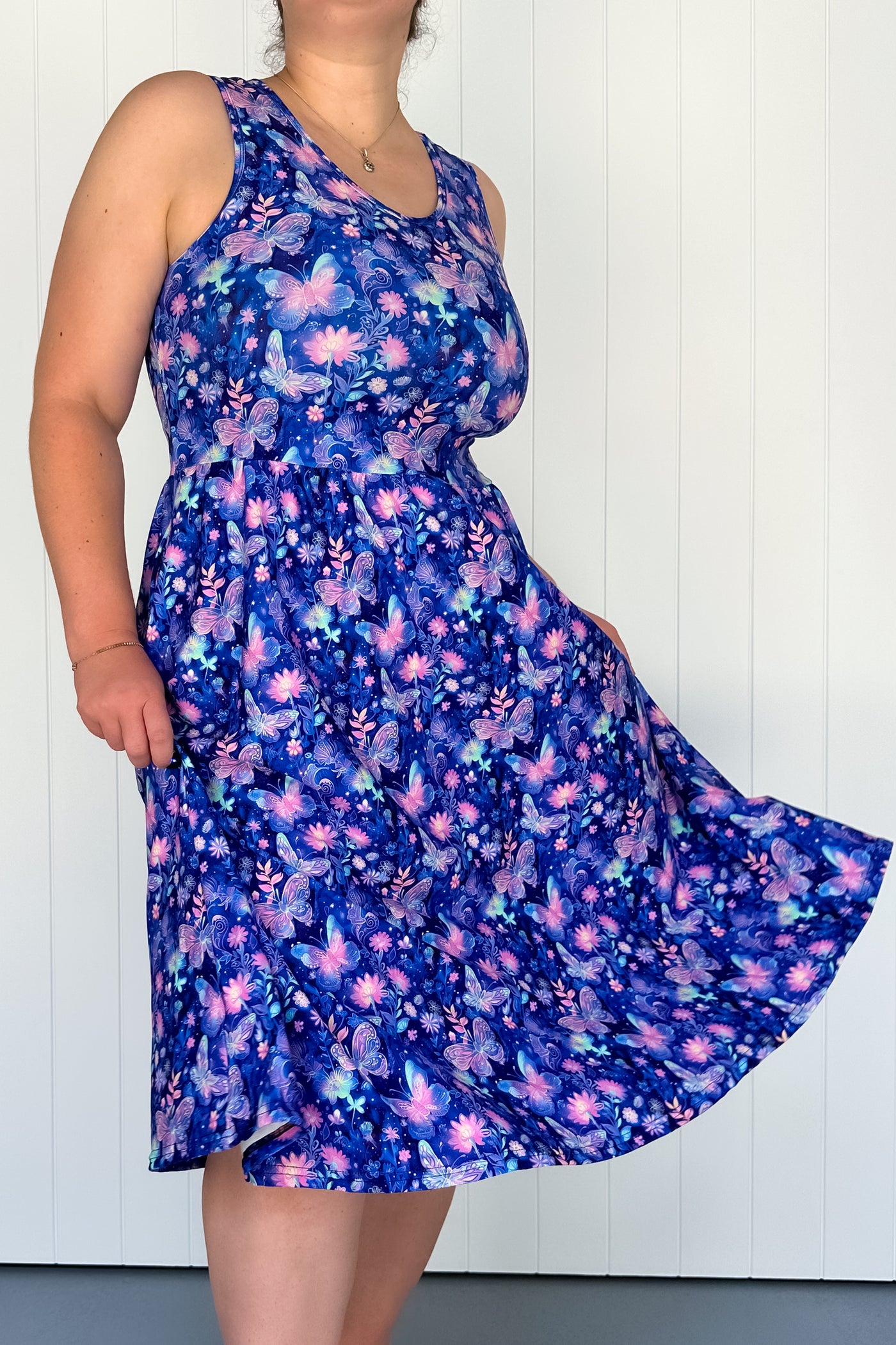 Enchanting Floral Escape - Sleeveless Midi Dress - Pockets