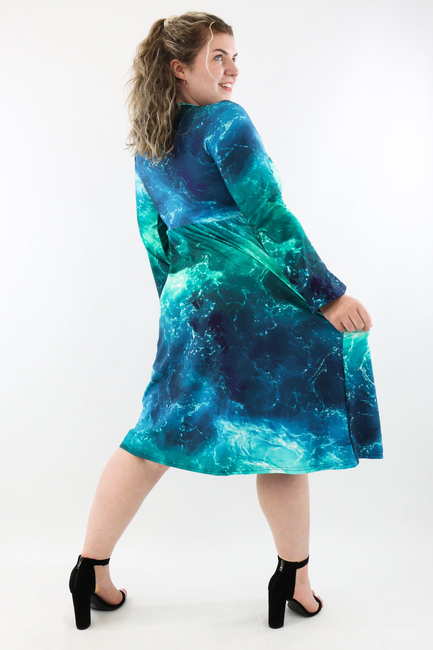 Powerful Ocean - Midi Length Dress - Bell Sleeve - Pockets