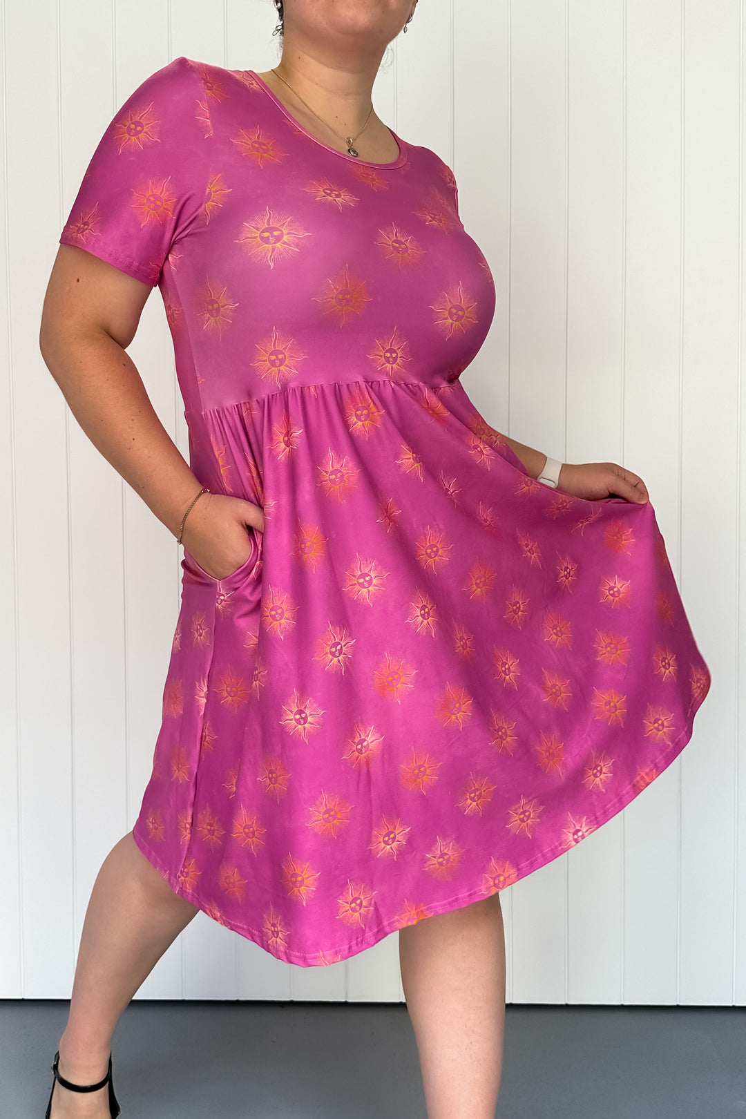 Sun-Kissed Magenta - Knee Length Dress - Short Sleeve - Pockets