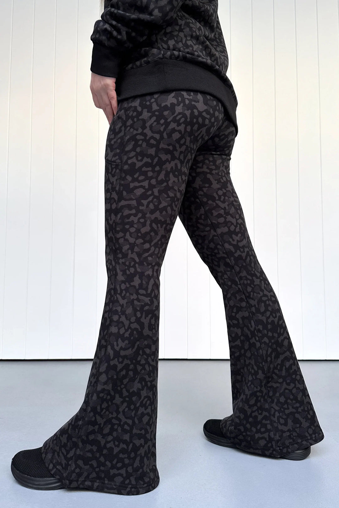 Black Panther - Fleece - Flarey Leggings - Pockets (Imperfect)