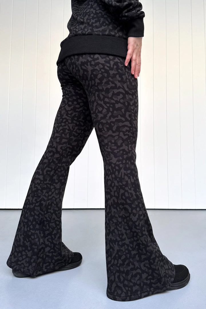 Black Panther - Fleece - Flarey Leggings - Pockets (Imperfect)