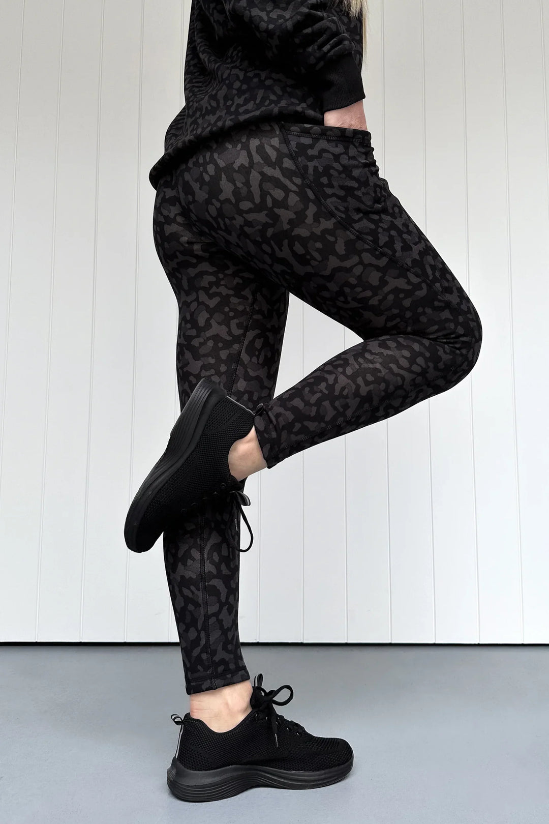 Black Panther - Fleece - Leg Pockets - Full Leggings (Imperfect)