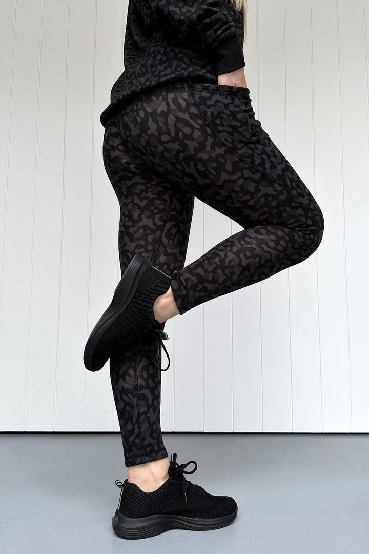 Black Panther - Fleece - Leg Pockets - Full Leggings (Imperfect)