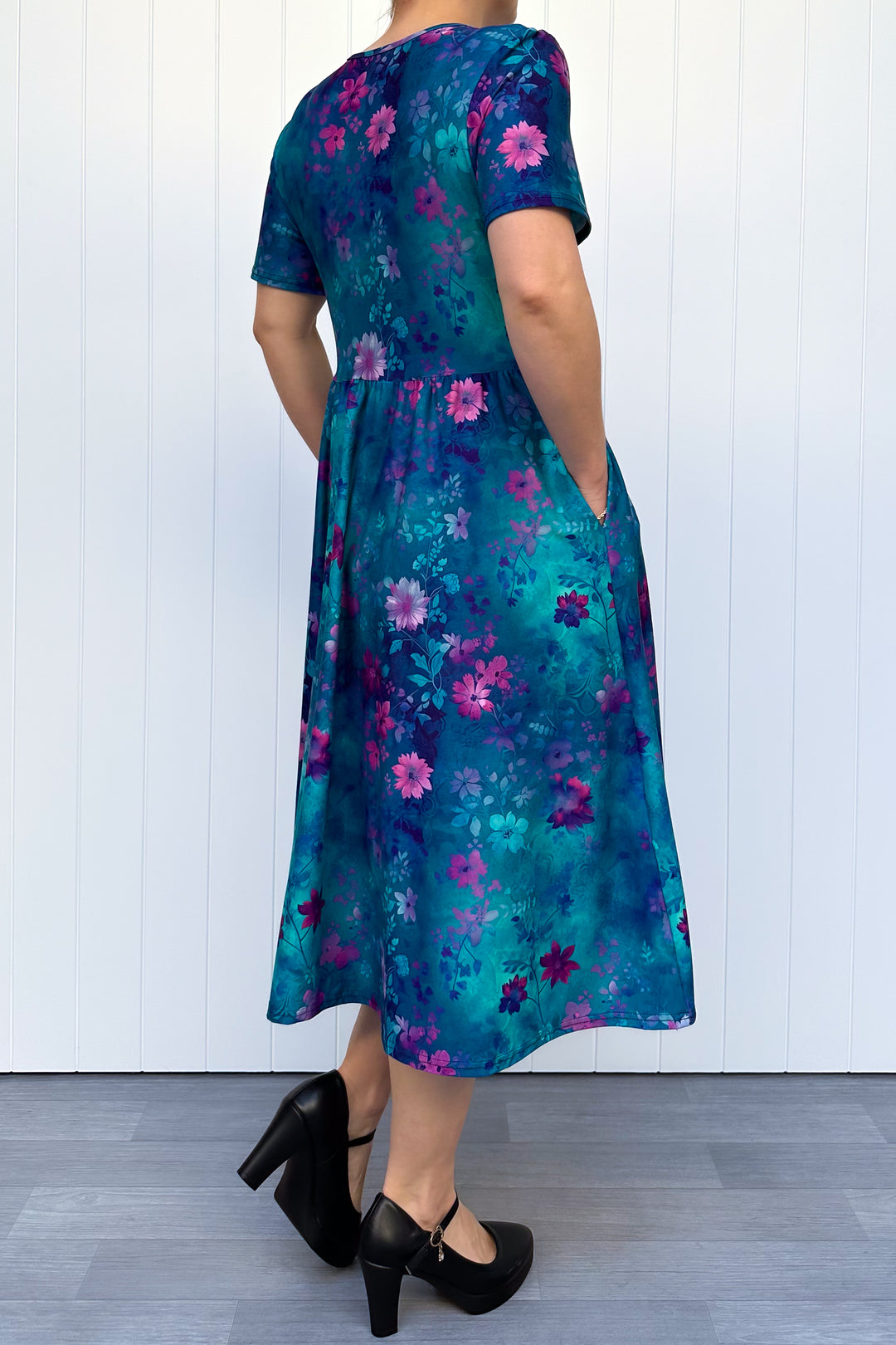 Ethereal Bloom - Midi Dress - Short Sleeve - Pockets