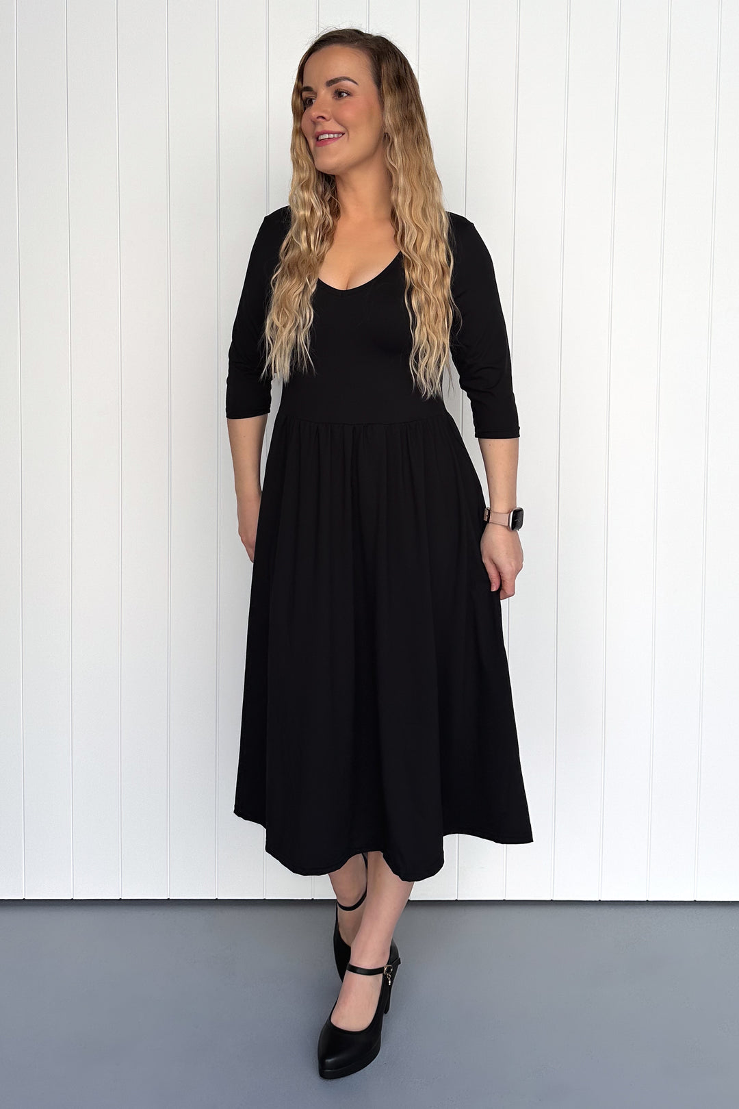 Black - 3/4 Sleeve - Midi Dress - Pockets