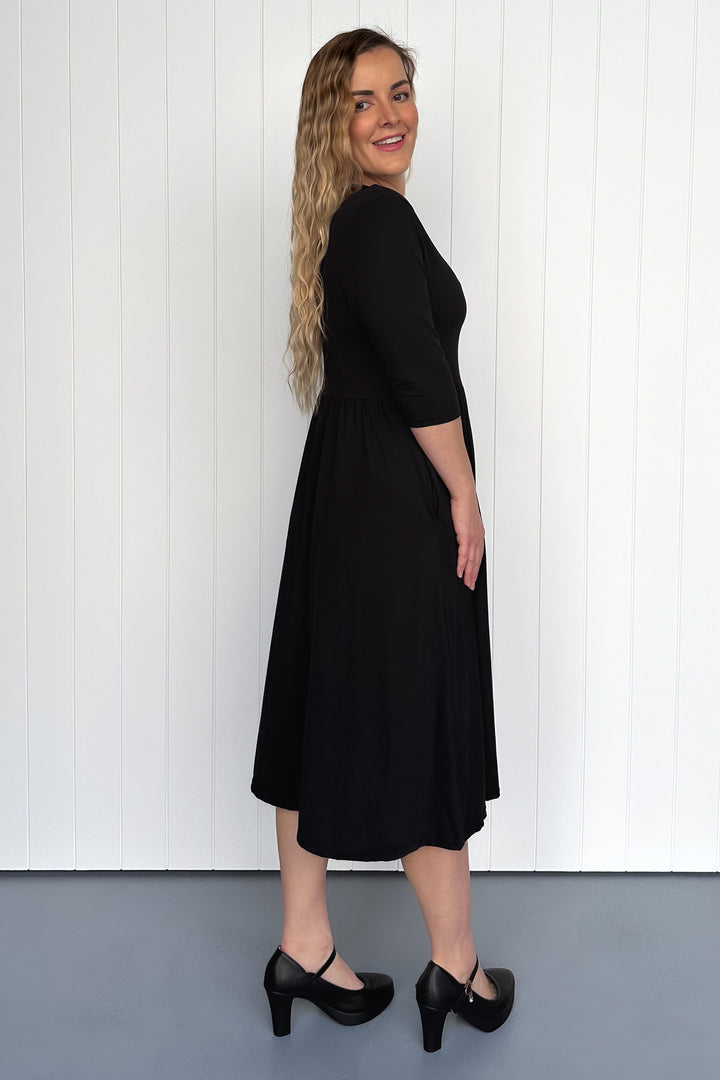 Black - 3/4 Sleeve - Midi Dress - Pockets
