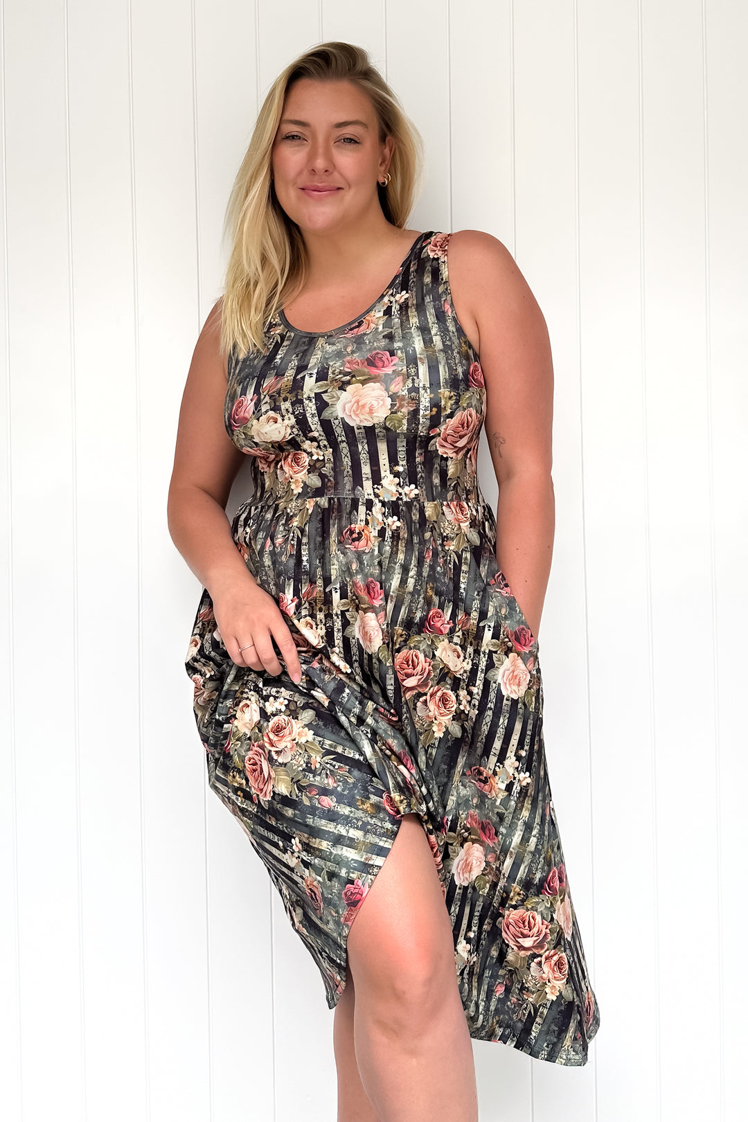 Heritage Rose - Sleeveless Midi Dress - Pockets