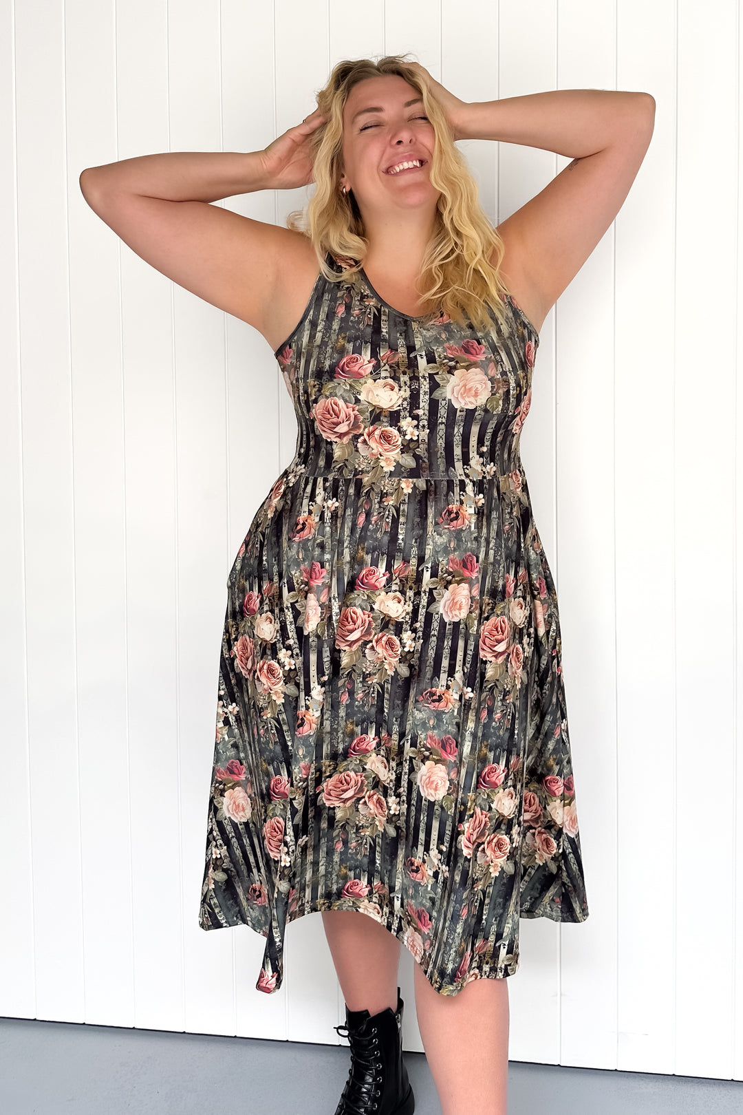 Heritage Rose - Sleeveless Midi Dress - Pockets