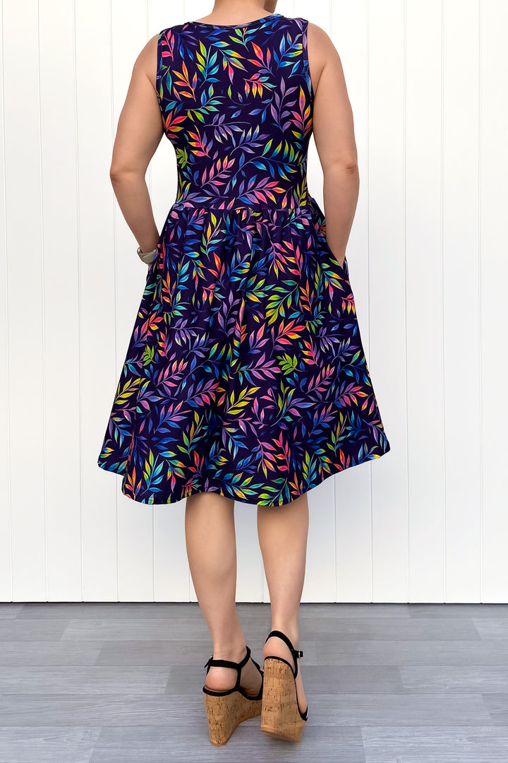 Glow Vine - Sleeveless Knee Length Dress - Side Pockets