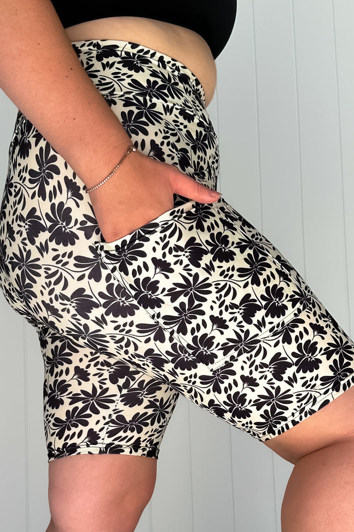 Ivory Onyx Blossom - Casual - Long Shorts - Pockets