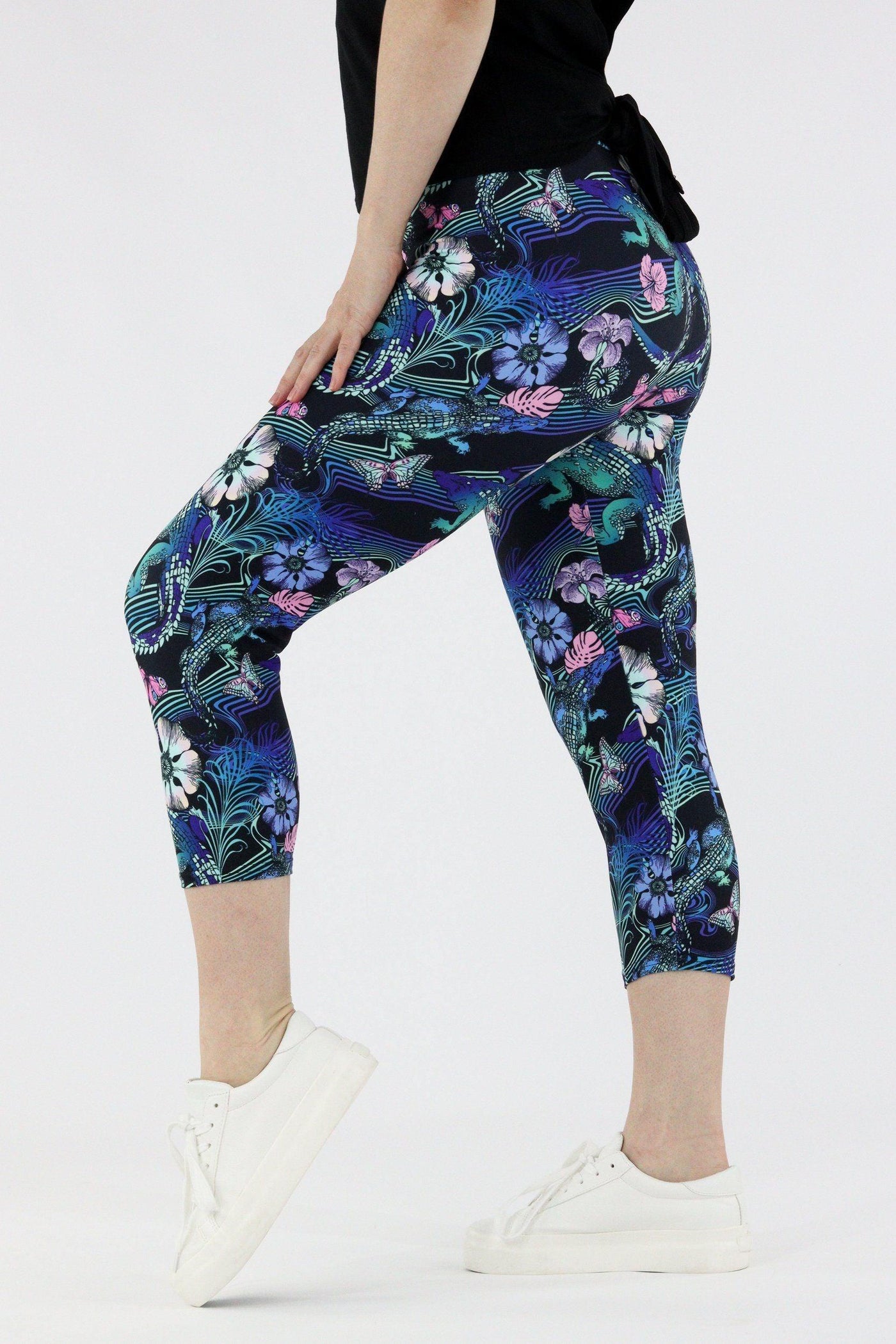 Crocodile Tropics - Casual - Capri Leggings