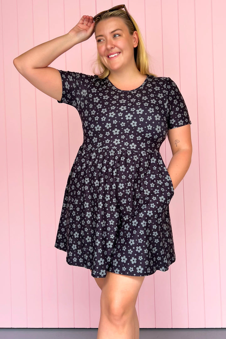 Black Daisy Confetti - Mini Dress - Short Sleeve - Pockets