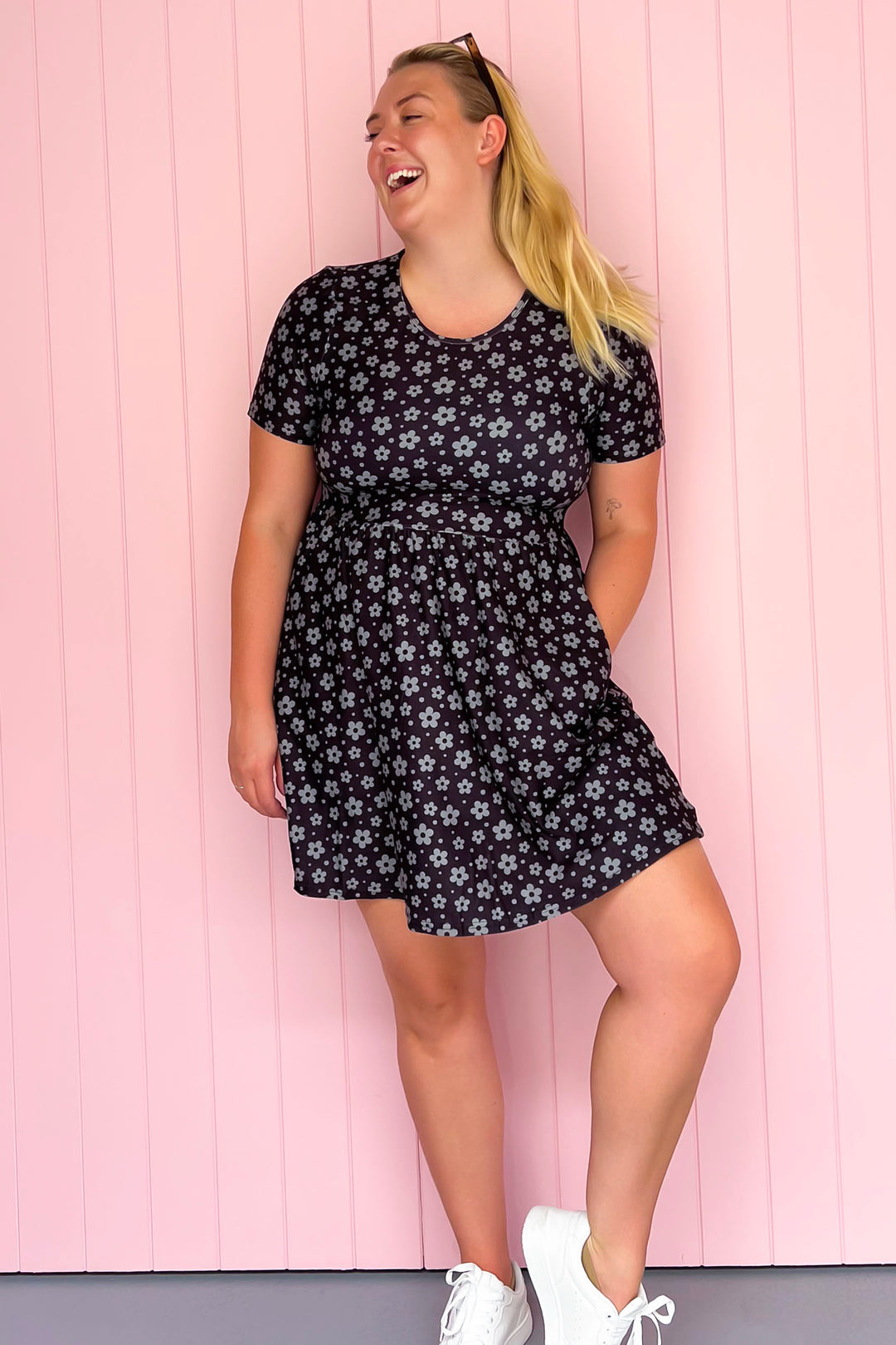 Black Daisy Confetti - Mini Dress - Short Sleeve - Pockets
