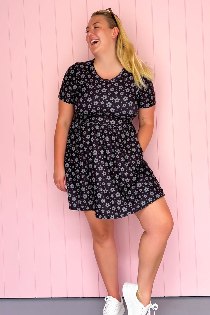 Black Daisy Confetti - Mini Dress - Short Sleeve - Pockets