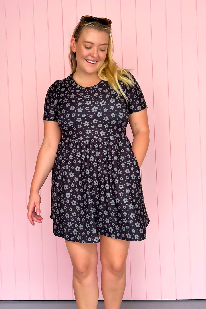 Black Daisy Confetti - Mini Dress - Short Sleeve - Pockets