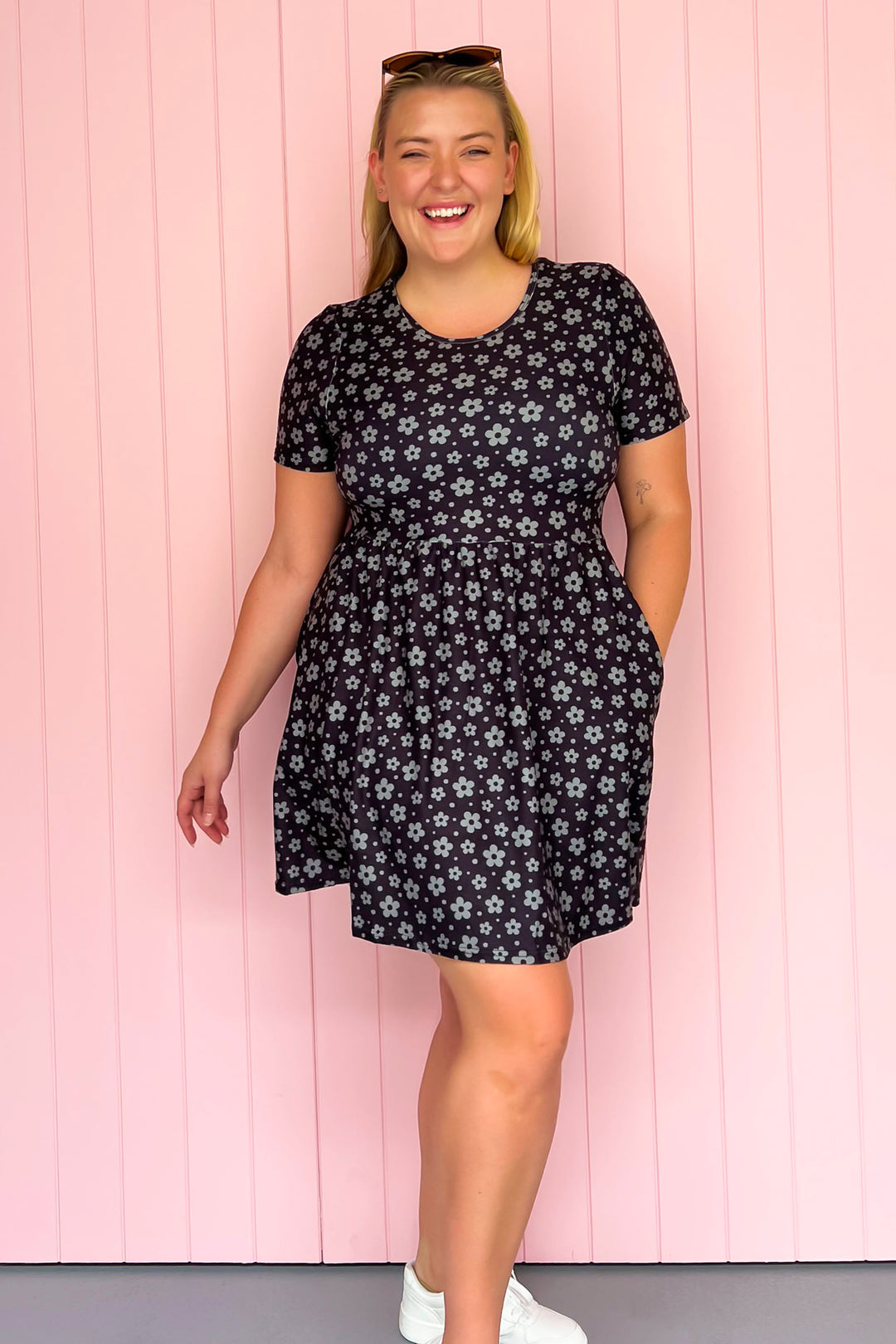 Black Daisy Confetti - Mini Dress - Short Sleeve - Pockets