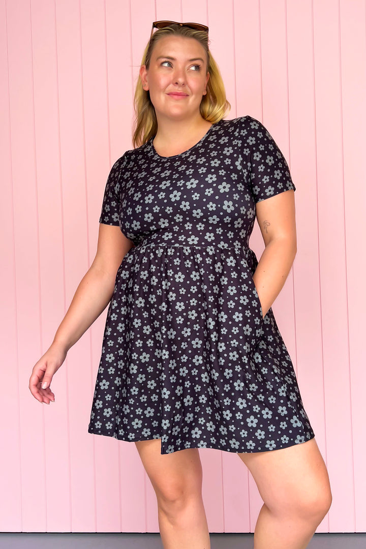 Black Daisy Confetti - Mini Dress - Short Sleeve - Pockets