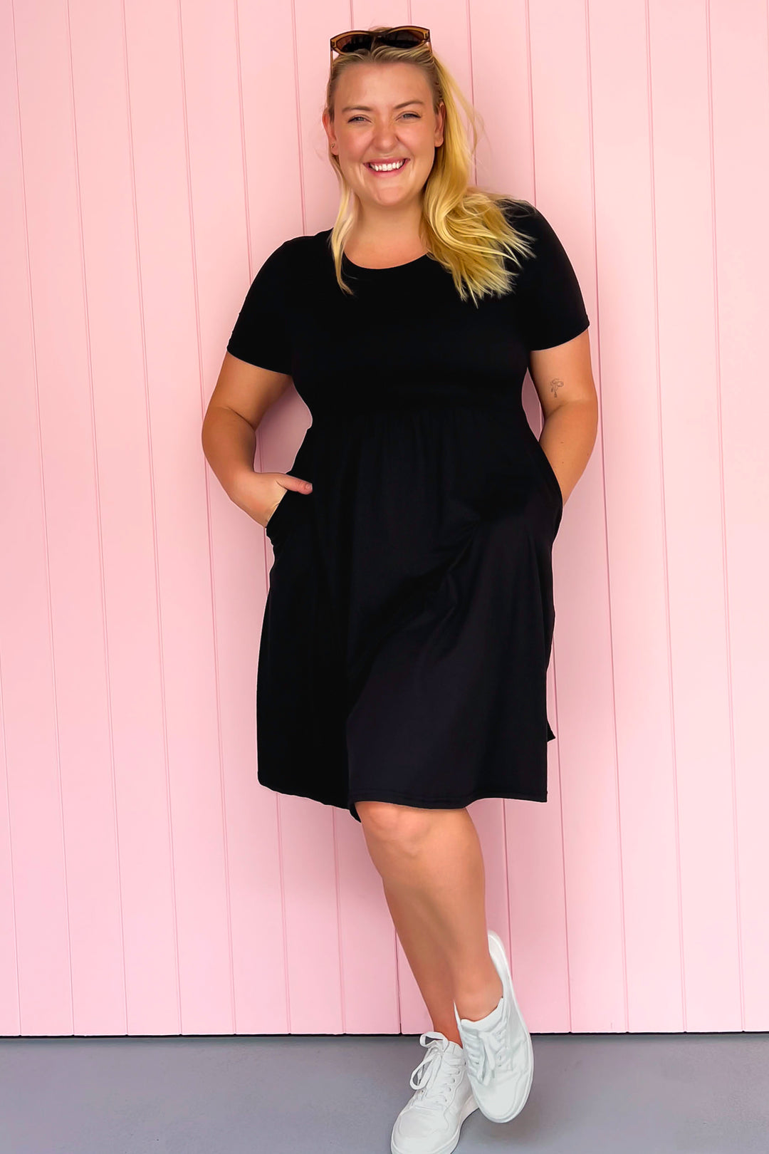 Black - Knee Length Dress - Short Sleeve - Pockets