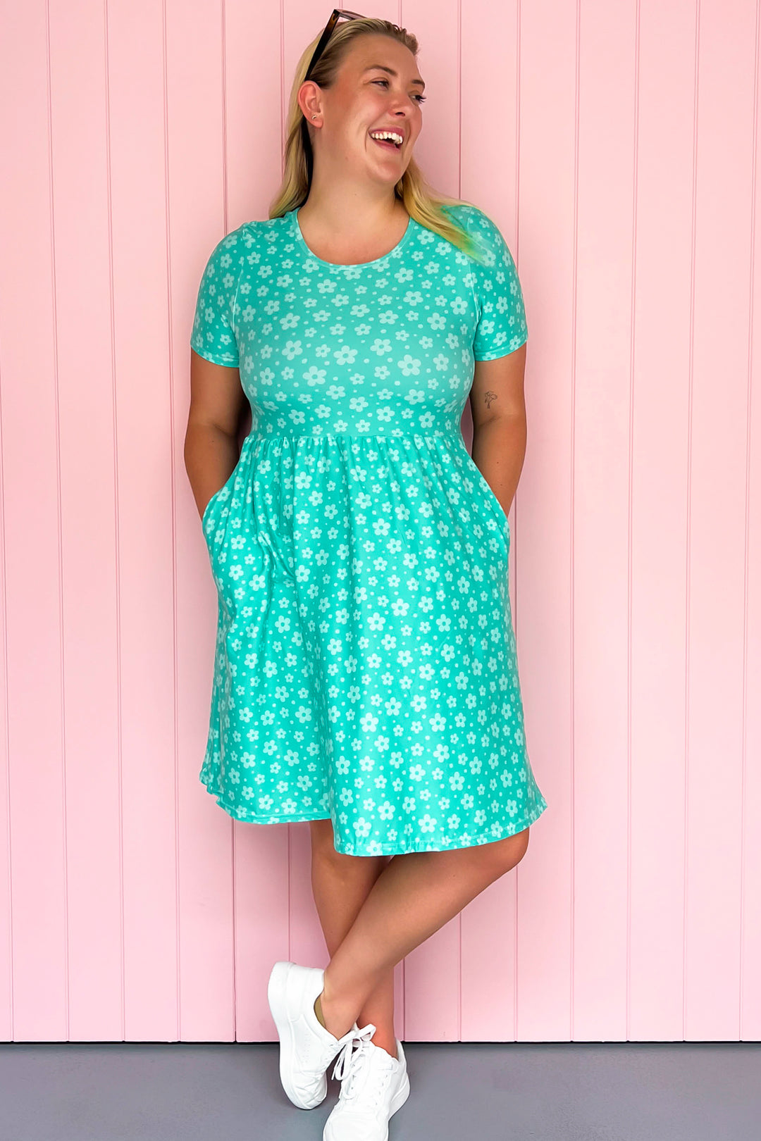 Turquoise Daisy Confetti - Knee Length Dress - Short Sleeve - Pockets