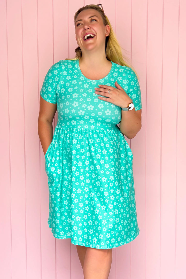 Turquoise Daisy Confetti - Knee Length Dress - Short Sleeve - Pockets