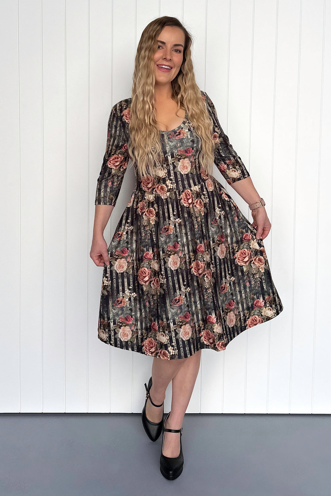 Heritage Rose - 3/4 Sleeve - Knee Length Dress - Pockets