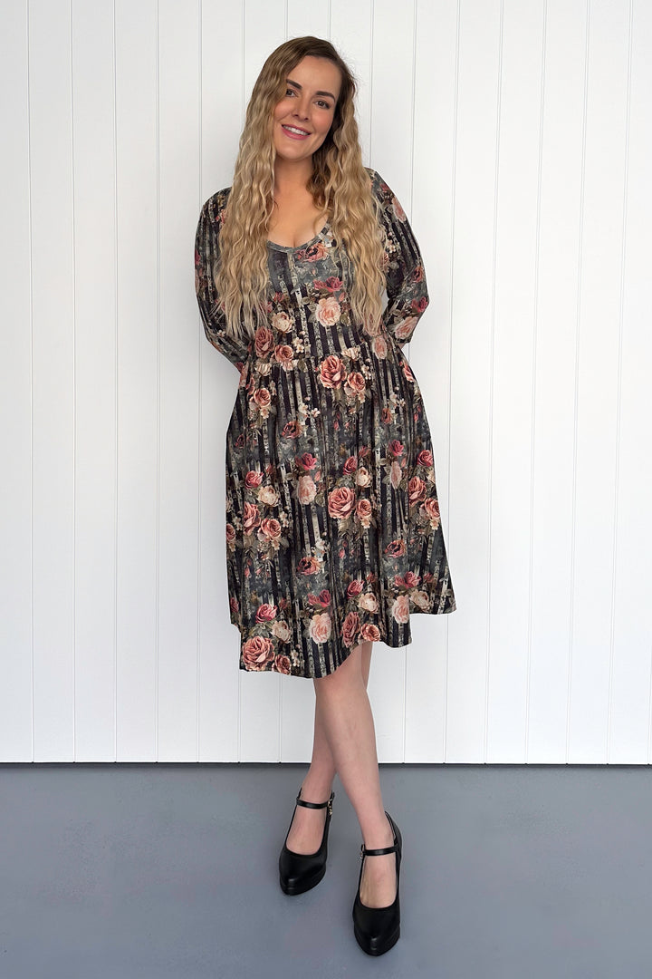 Heritage Rose - 3/4 Sleeve - Knee Length Dress - Pockets