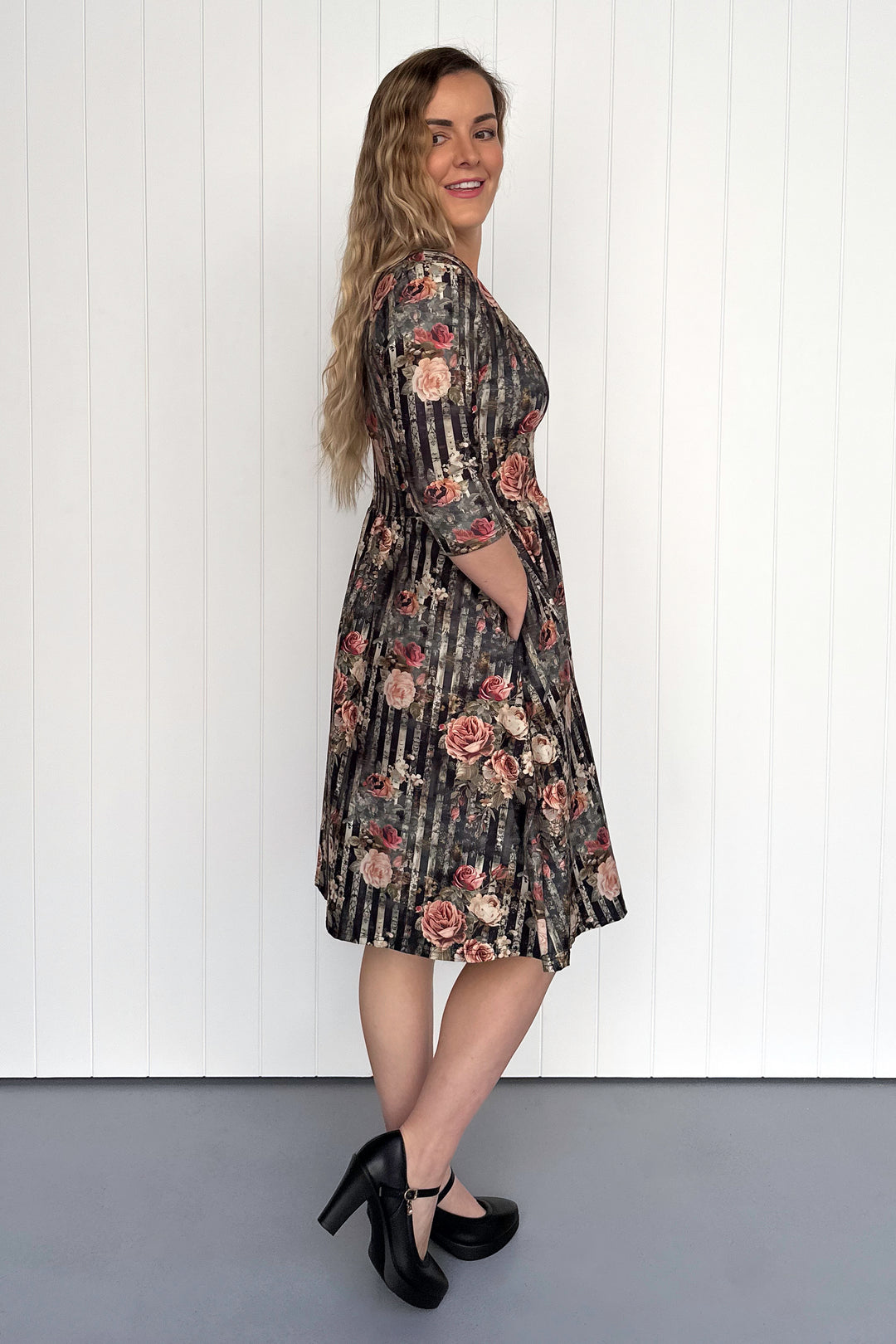 Heritage Rose - 3/4 Sleeve - Knee Length Dress - Pockets