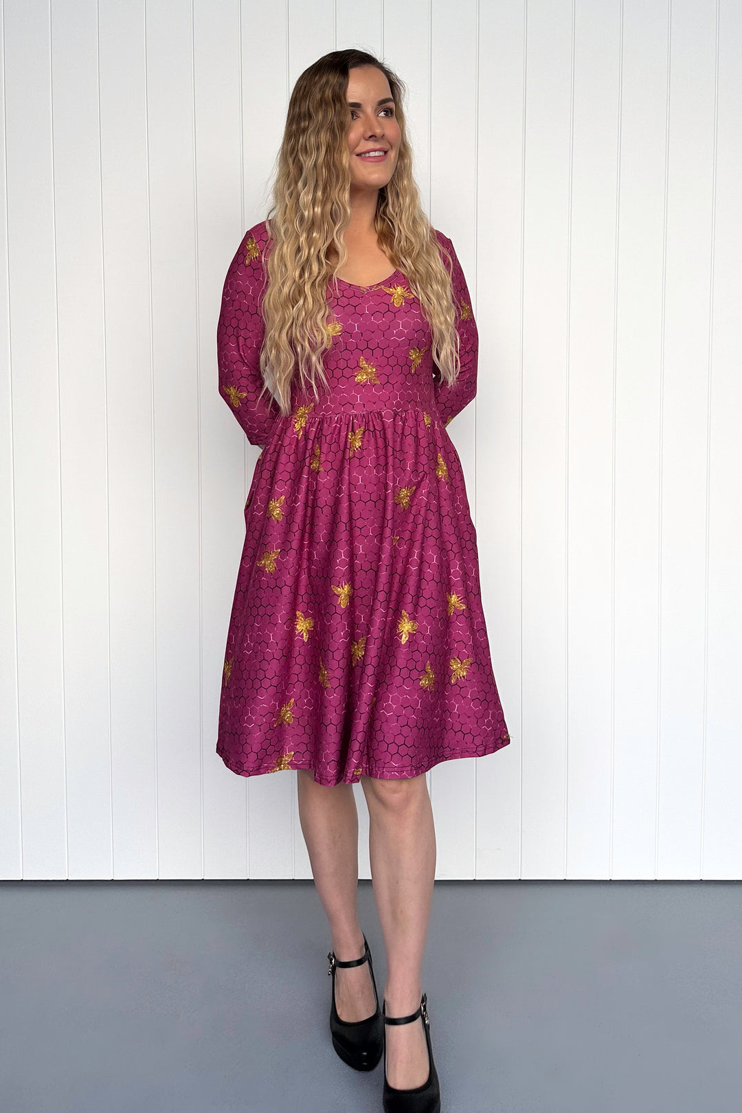 Golden Bee - 3/4 Sleeve - Knee Length Dress - Pockets