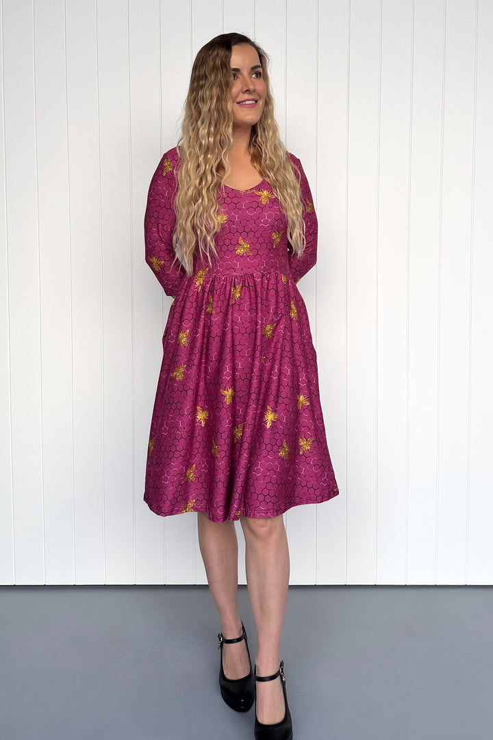 Golden Bee - 3/4 Sleeve - Knee Length Dress - Pockets