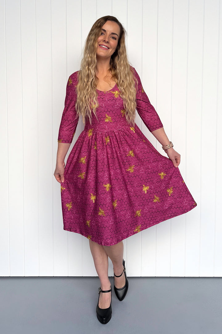 Golden Bee - 3/4 Sleeve - Knee Length Dress - Pockets