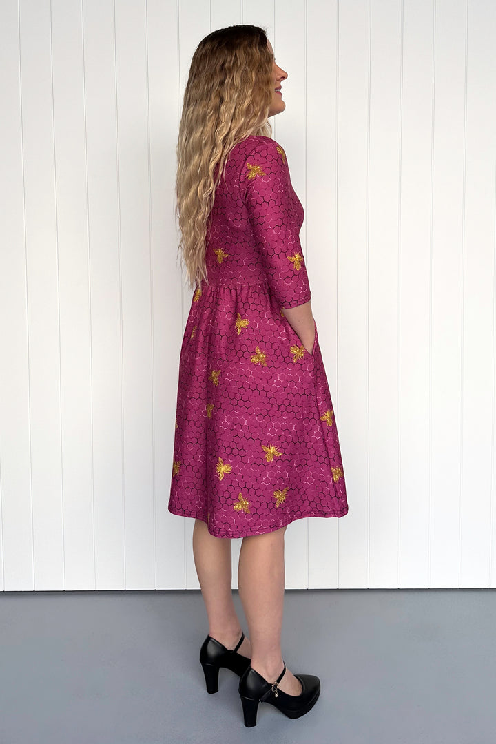 Golden Bee - 3/4 Sleeve - Knee Length Dress - Pockets