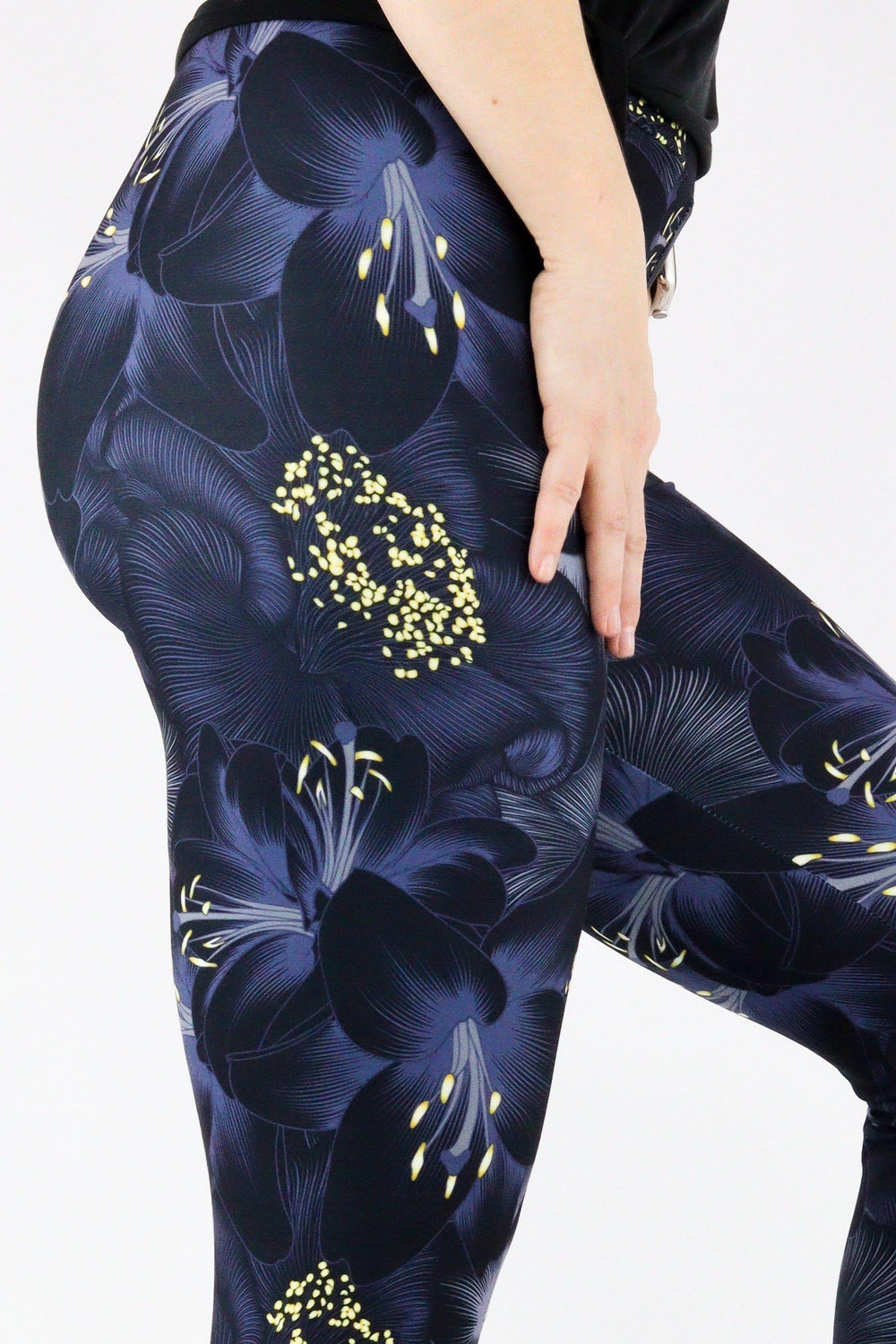 Dark Flowers - Casual Full Leggings Casual Full Leggings Pawlie   